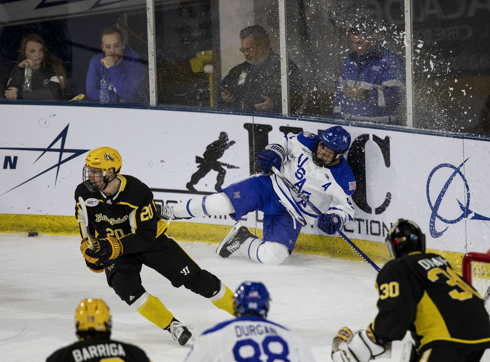 010520-s-airforcehockey 12.jpg